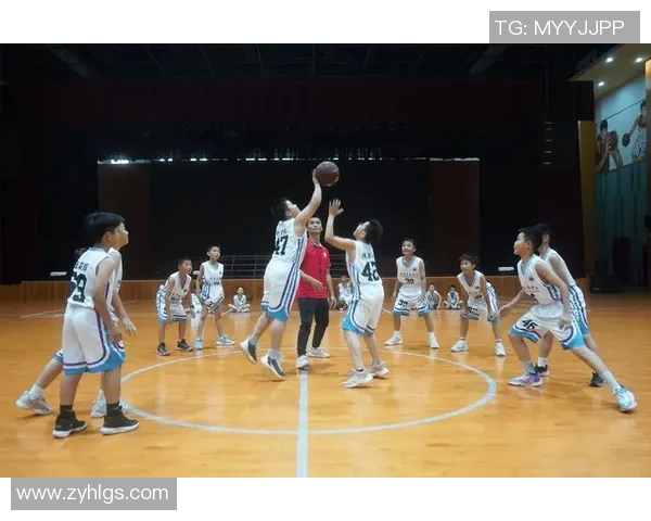 篮球新手必看：全面提升力量的入门训练技巧与方法分享