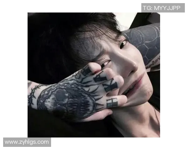 纹身艺术与足球激情交融男明星头像的独特魅力与个性展示